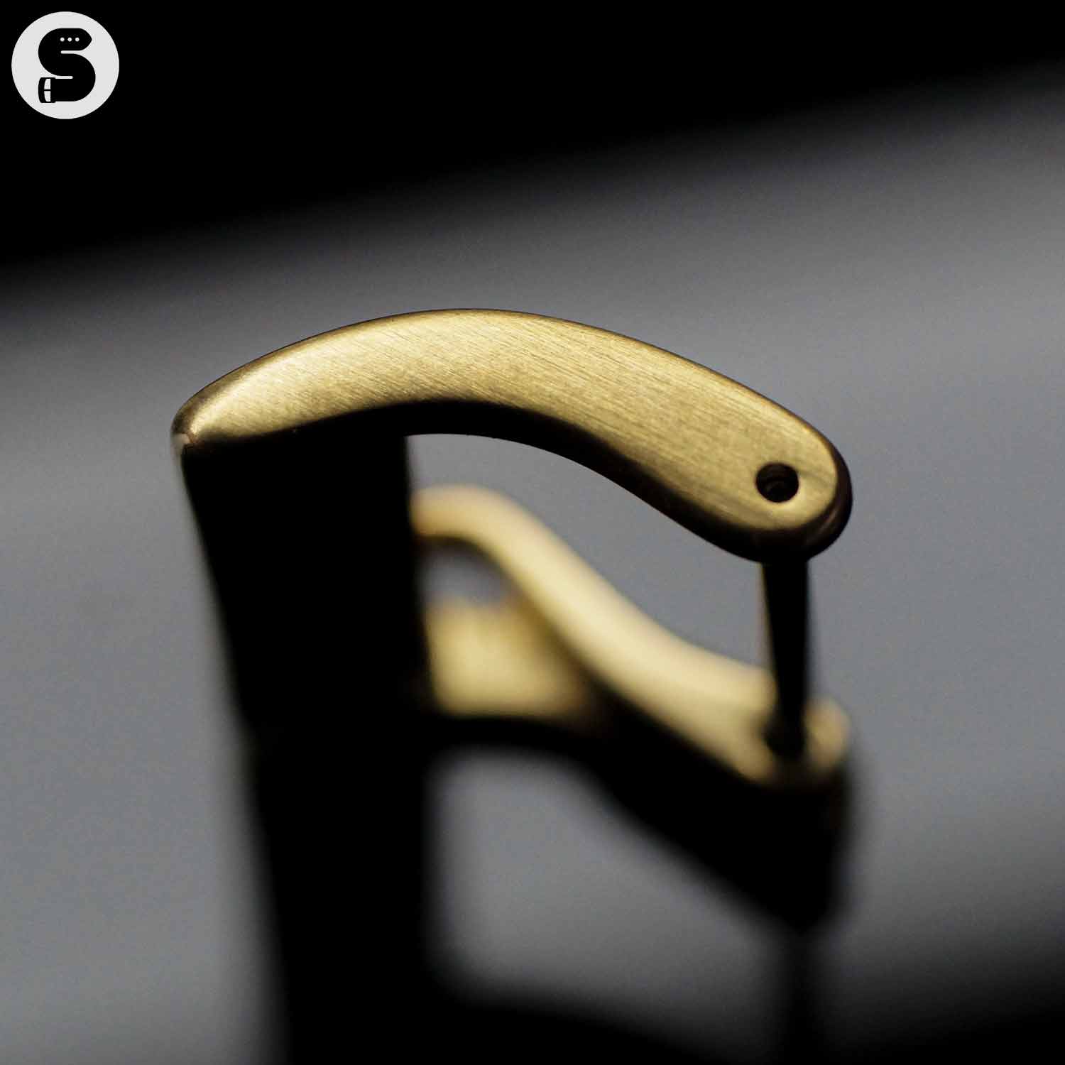Buckle gold brushed side